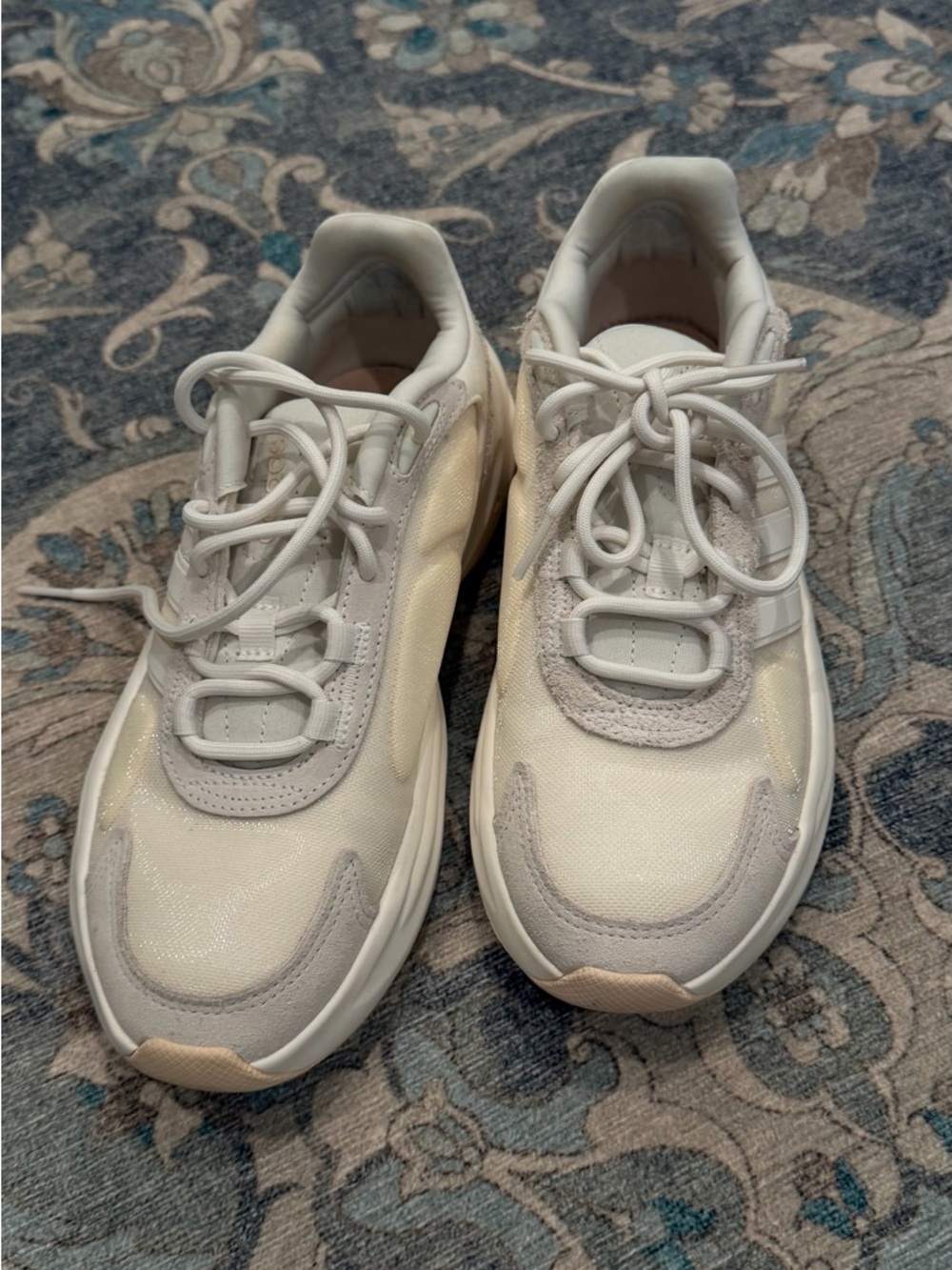 Adidas Ozelle Sneaker